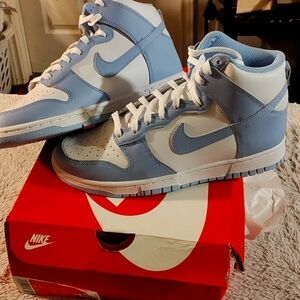WMNS NIKE DUNK HI